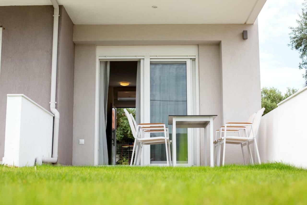 The Papoutsakis Apartments Nikiti  Zewnętrze zdjęcie