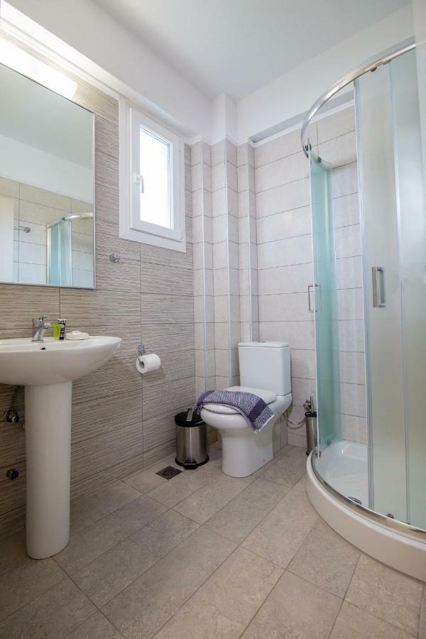 The Papoutsakis Apartments Nikiti  Zewnętrze zdjęcie